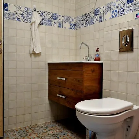 New At A Great Location Lejlighed *