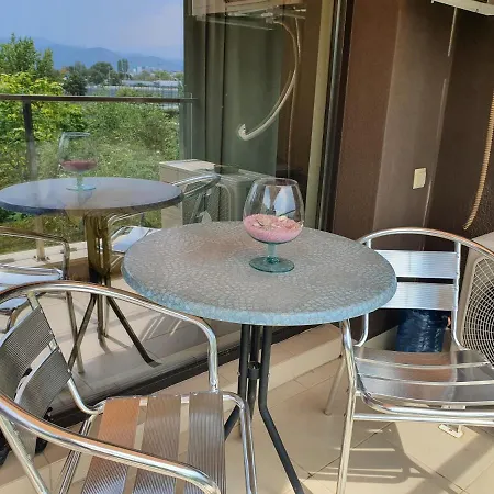 New At A Great Location Apartman