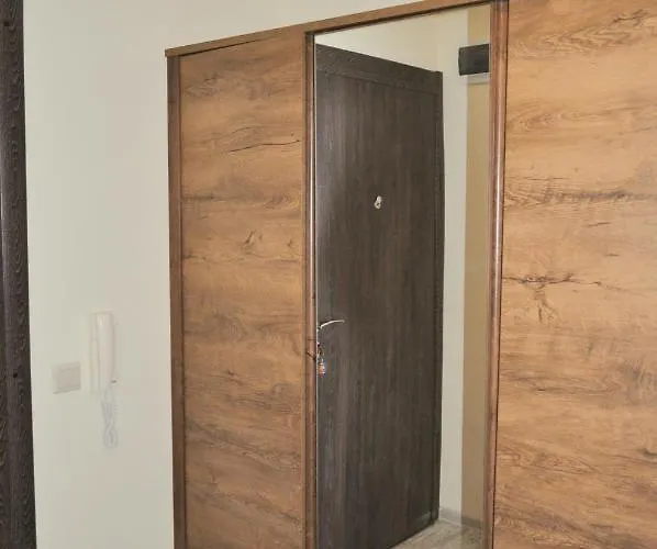 New At A Great Location Apartmán