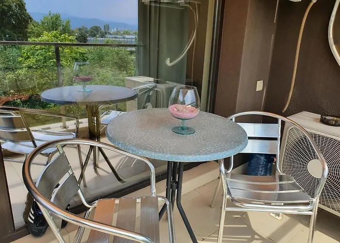 New At A Great Location Apartmán