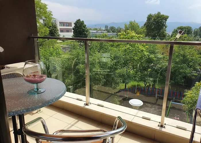 New At A Great Location Apartmán *